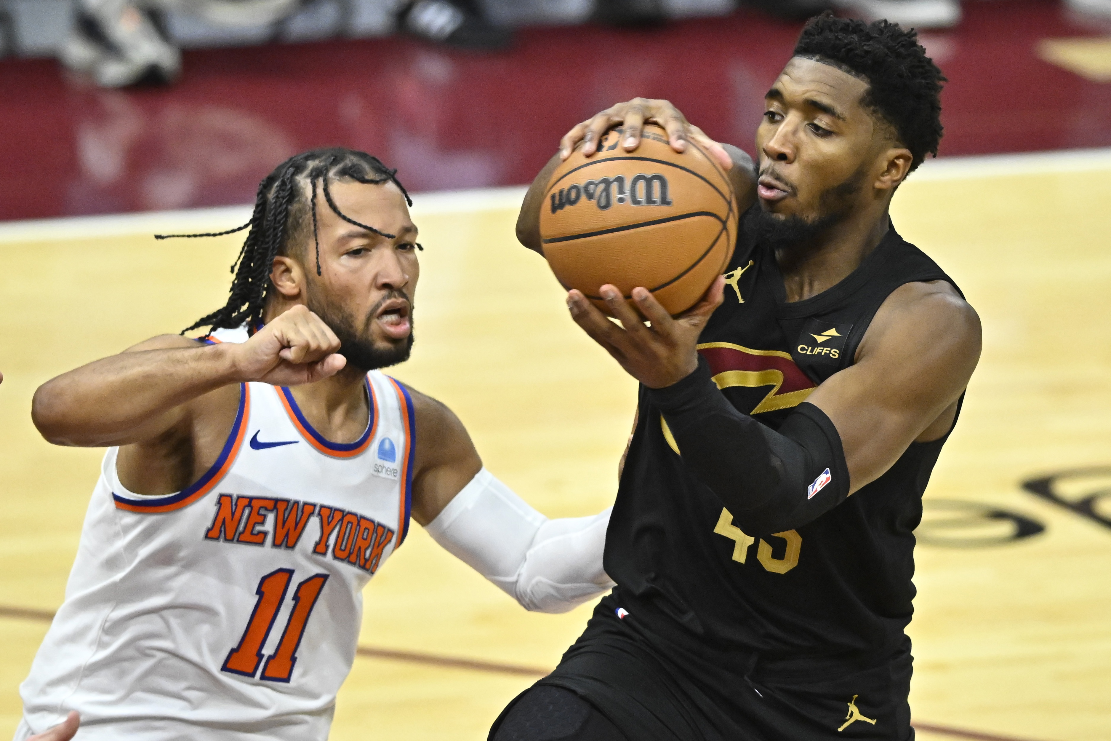 足球直播-越发激烈~东部第3尼克斯输给雷霆 没比赛的骑士将胜场差缩小到1个